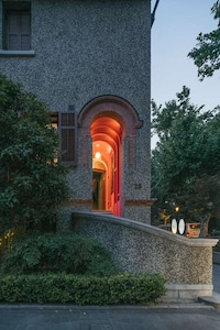 Traditional Mansion Bookstore Image 5