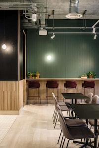 Highly Minimalist Co-Working Spaces Image 3