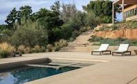 Minimalist Pool Houses Image 5
