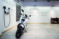 Powerful Urban Eco Scooters Image 6