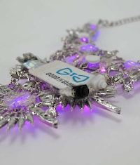 Glowing Costume Jewelry Pieces Image 6