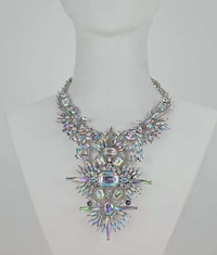 Glowing Costume Jewelry Pieces Image 7