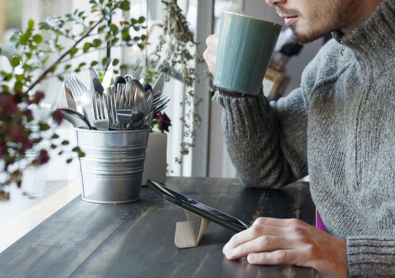 Flatpack Smartphone Stand Cases