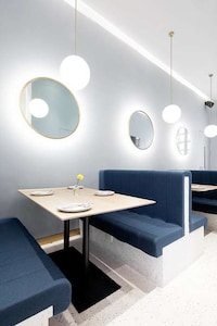 Oak-Detailed Restaurants Image 2