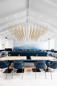 Oak-Detailed Restaurants Image 4
