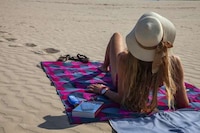 Blanket-Integrated Beach Bags Image 5