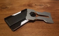 Minimalist Key-Carrying Wallets Image 7