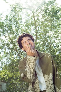 Vintage-Inspired Psychedelic Apparel Image 3