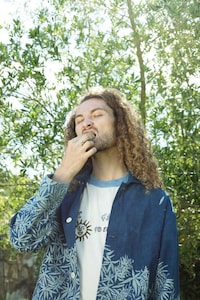 Vintage-Inspired Psychedelic Apparel Image 4