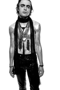 Stylish Musician-Inspired Ensembles Image 6