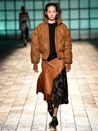 Bauhaus-Inspired Fashion Runways Image 6