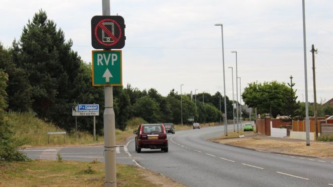 Phone-Detecting Street Signs
