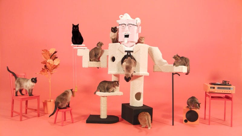 Fast Food-Branded Cat Climbers