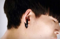 Earring-Inspired Earphones Image 3