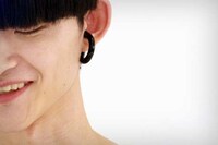 Earring-Inspired Earphones Image 4