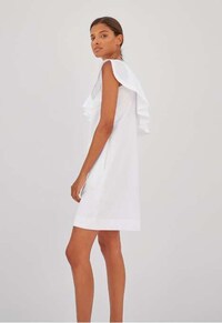 Refined Red-Accented Fashion Lines Image 3