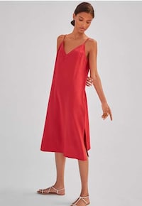 Refined Red-Accented Fashion Lines Image 6