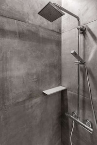 Ultra-Compact Minimalist Flats Image 6