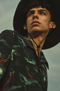 Romantic Fashion Editorial Shoots Image 6
