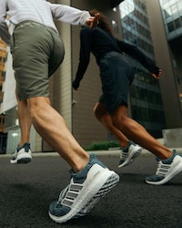 Flexible Reflective Running Shoes Image 5