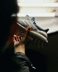 Flexible Reflective Running Shoes Image 8
