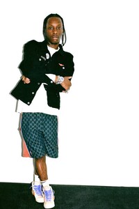 Youth-Focused Unisex Fashion Styles Image 7