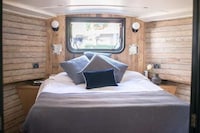 Rustic Luxury Boathouses Image 3