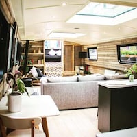 Rustic Luxury Boathouses Image 6