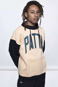 Graphic-Heavy Fall Streetwear Image 4