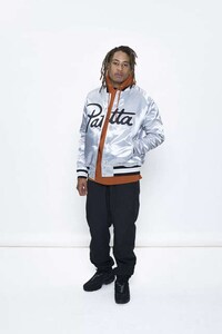 Graphic-Heavy Fall Streetwear Image 5