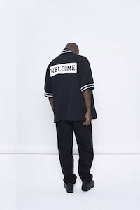 Graphic-Heavy Fall Streetwear Image 6