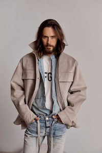 Neutral Celebrity-Headed Fashion Editorials Image 4