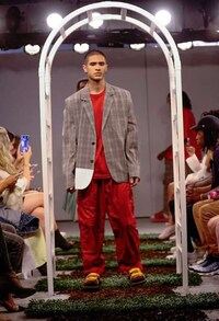 Garden-Themed Runway Shows Image 3