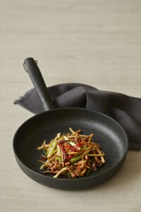 Demure Designer Cooking Pots Image 5