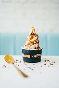 Boozy Ice Cream Sundaes Image 3