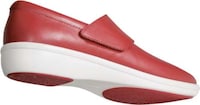 Pedometer-Integrated Sneakers Image 4