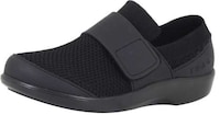 Pedometer-Integrated Sneakers Image 5
