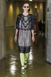 Futuristic Flat-Fronted Eyewear Image 3