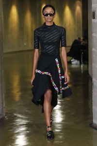 Futuristic Flat-Fronted Eyewear Image 5