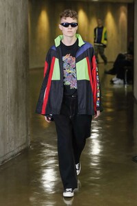 Futuristic Flat-Fronted Eyewear Image 8