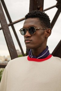 Avant-Garde Holiday Apparel Image 8