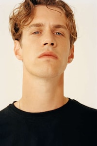 Simplistic Sustainable Streetwear Image 4