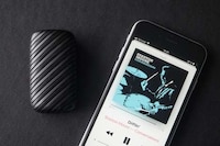 Three-in-One Smartphone Speakers Image 3