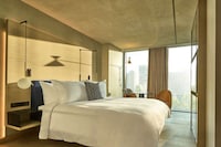 Extravagantly Luxe Amsterdam Hotels Image 3