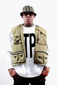 Graphic-Informed Eclectic Streetwear Image 4