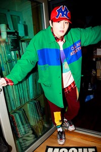 K-Pop Star-Modeled Baseball Apparel Image 2