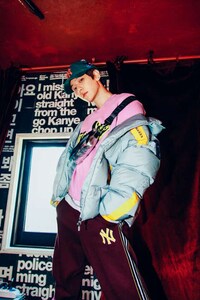K-Pop Star-Modeled Baseball Apparel Image 6