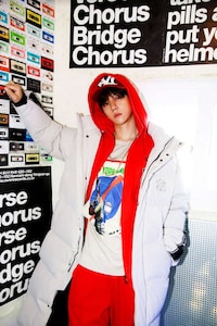 K-Pop Star-Modeled Baseball Apparel Image 7