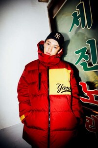 K-Pop Star-Modeled Baseball Apparel Image 8