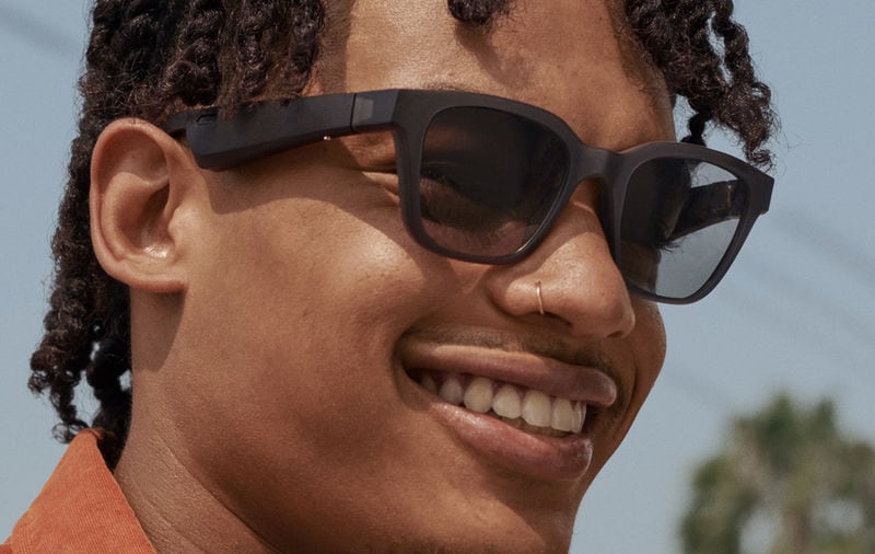 Discreetly Connected Eyewear